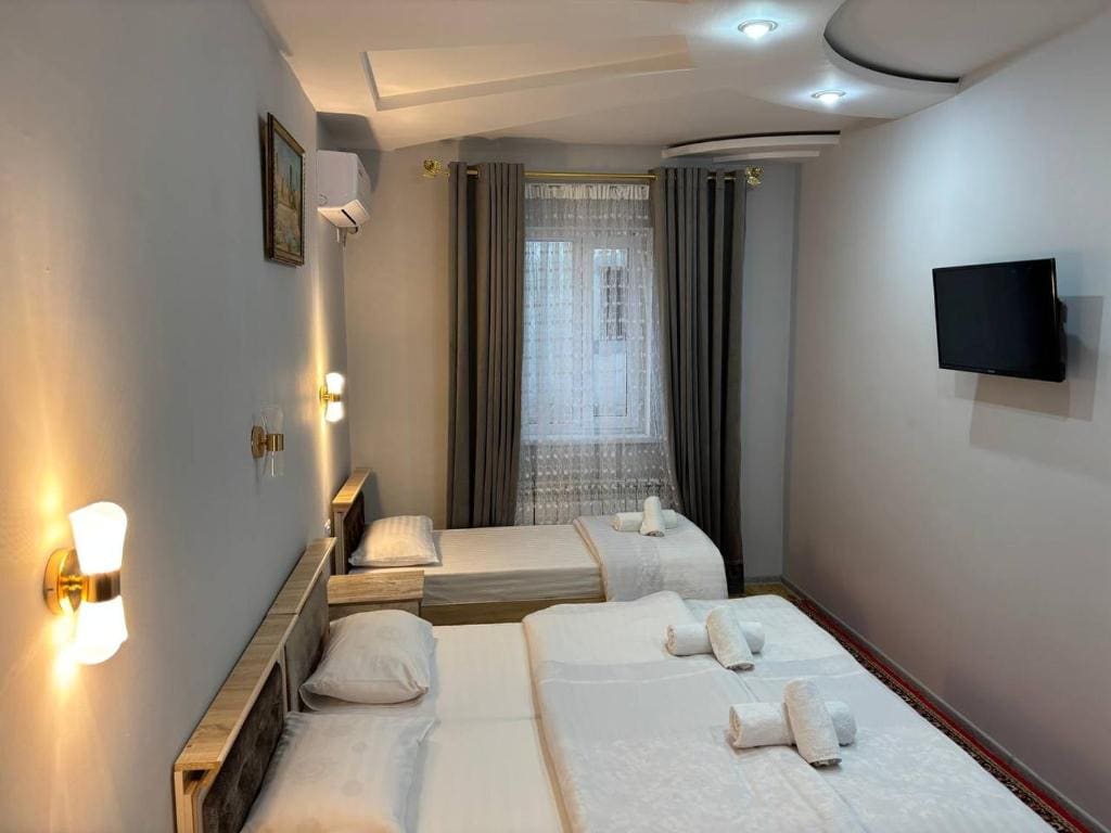 Superior Triple Room room - Image 2