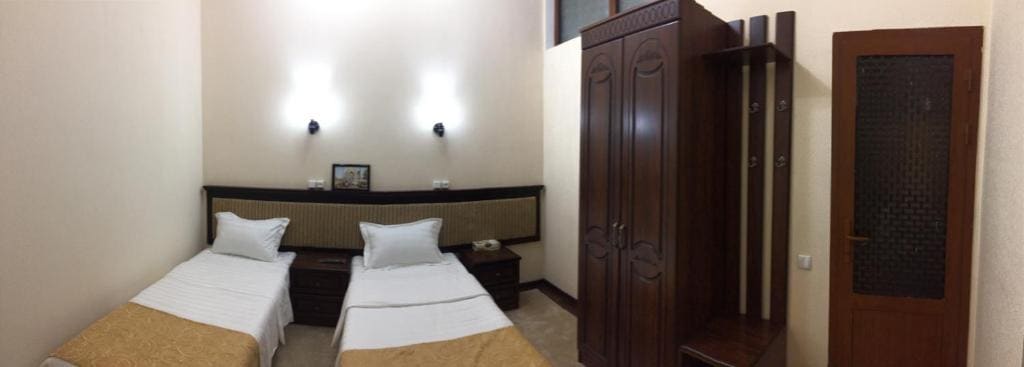 Twin Room with Bathroom room - Image 3