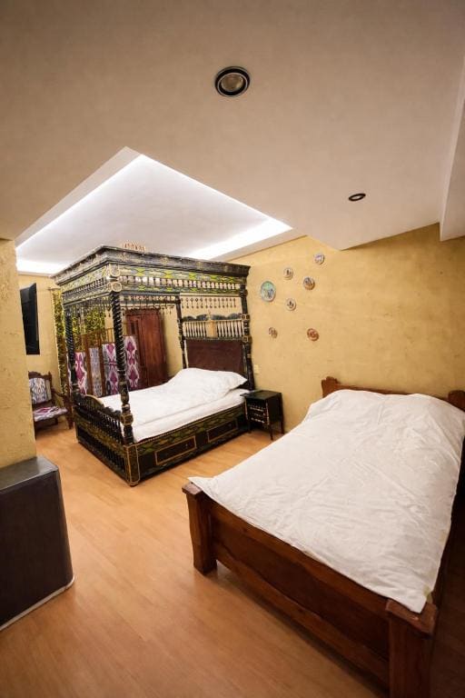 King Room with Two King Beds room - Image 2
