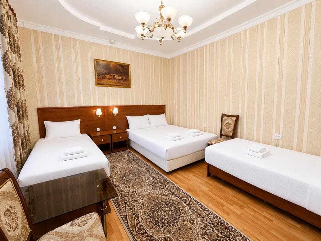 Standard Quadruple Room room - Image 1