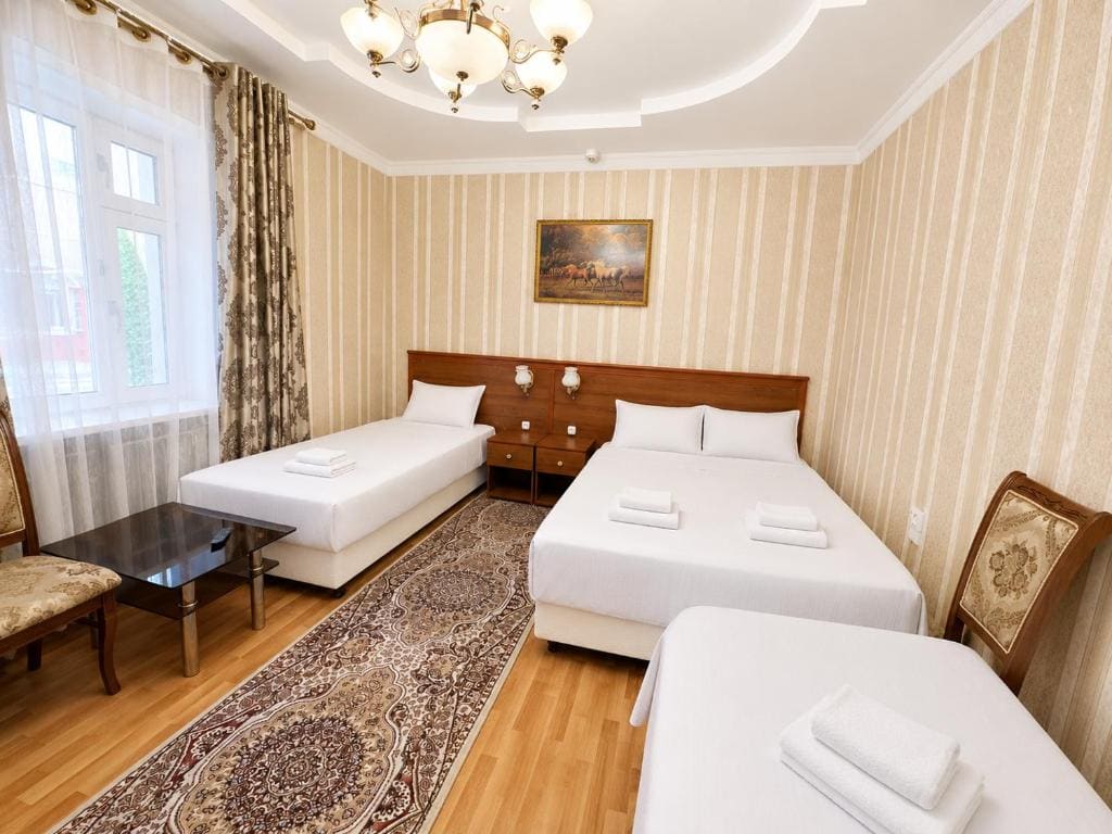 Standard Family Room room - Image 1