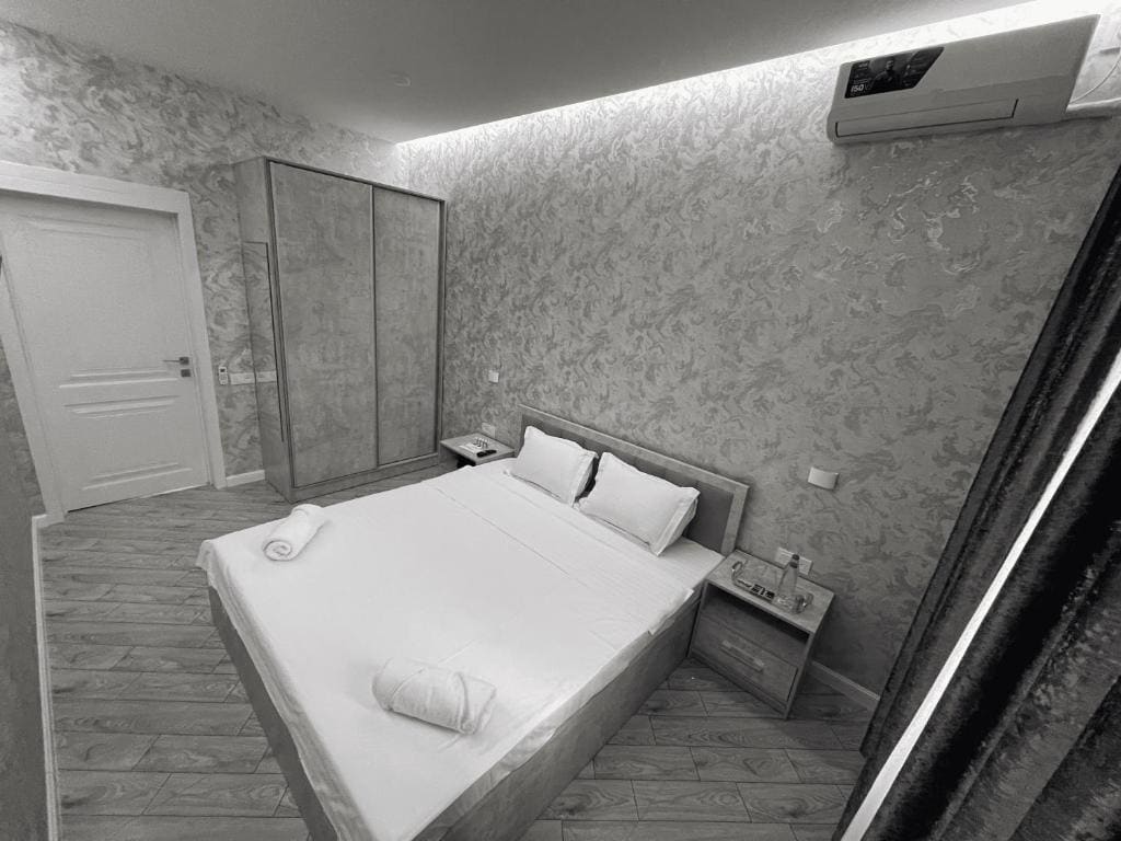 Large Double Room room - Image 2
