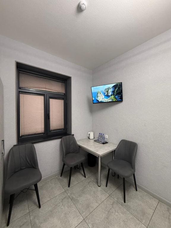 Large Double or Twin Room room - Image 3