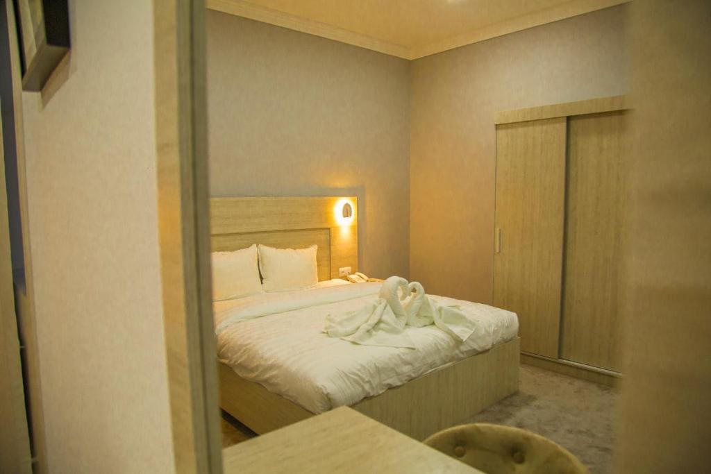 Deluxe Twin Room room - Image 3
