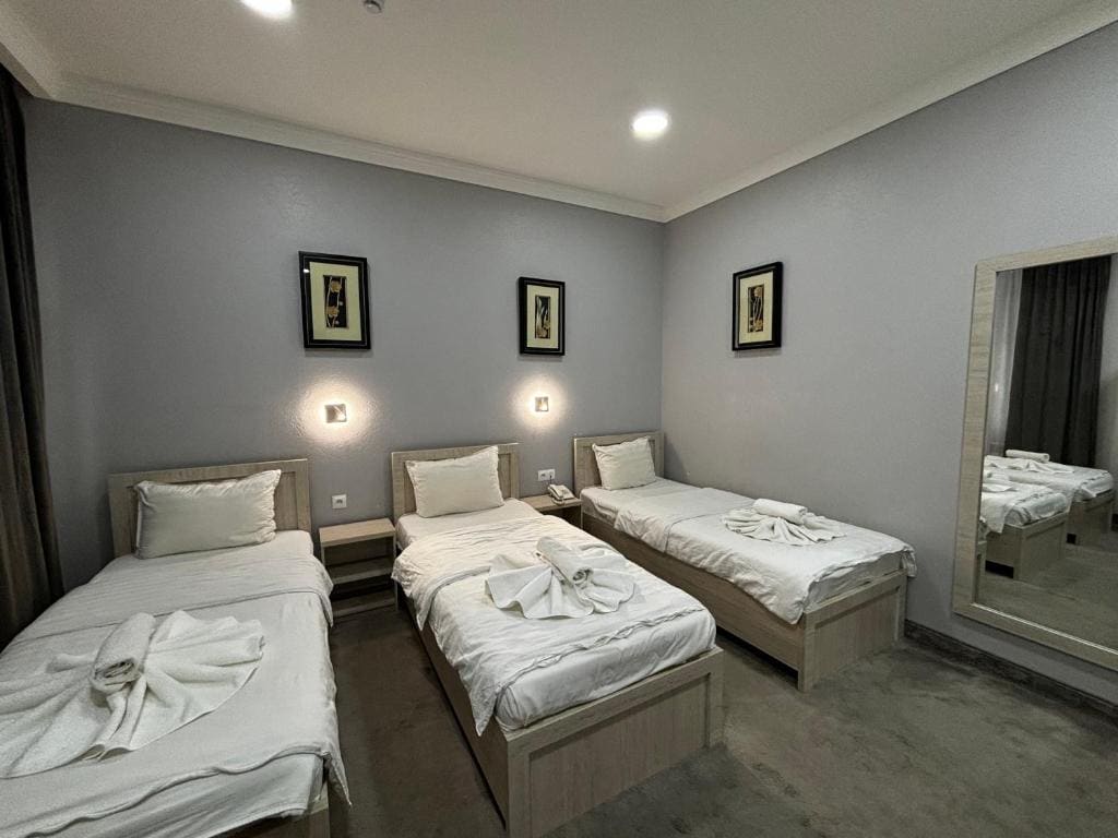 Deluxe Triple Room room - Image 3