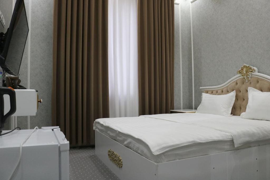 Twin Room with Private Bathroom room - Image 2