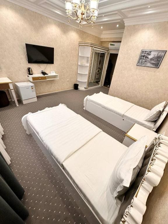 Twin Room with Private Bathroom room - Image 3