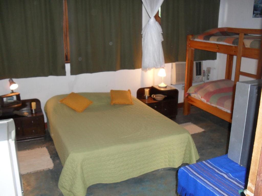 Classic Quadruple Room room - Image 2