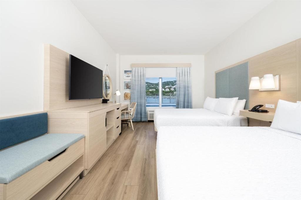 Queen Room with Two Queen Beds and Bath Tub - Mobility and Hearing Access room - Image 1