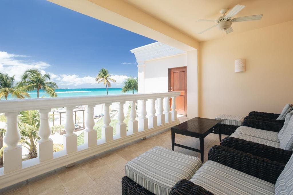 Luxury Beach Side Doubloons room - Image 3