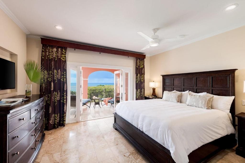 Deluxe Ocean View Room room - Image 2