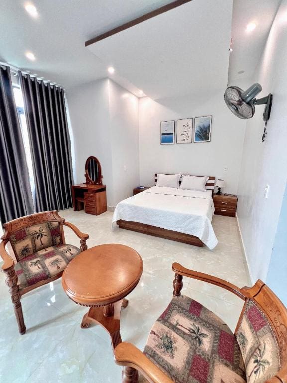 Family Room room - Image 3