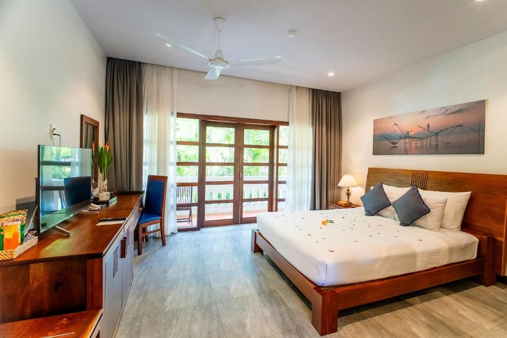 Beach Front Pool Villa room - Image 3