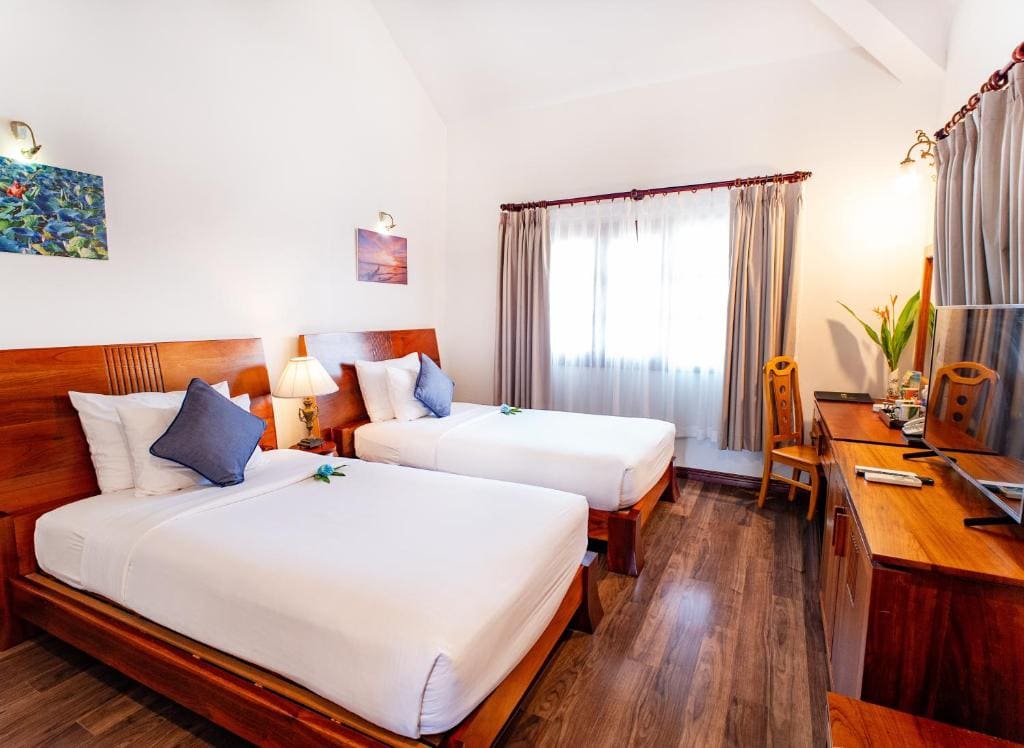 Beach Front Pool Villa room - Image 2