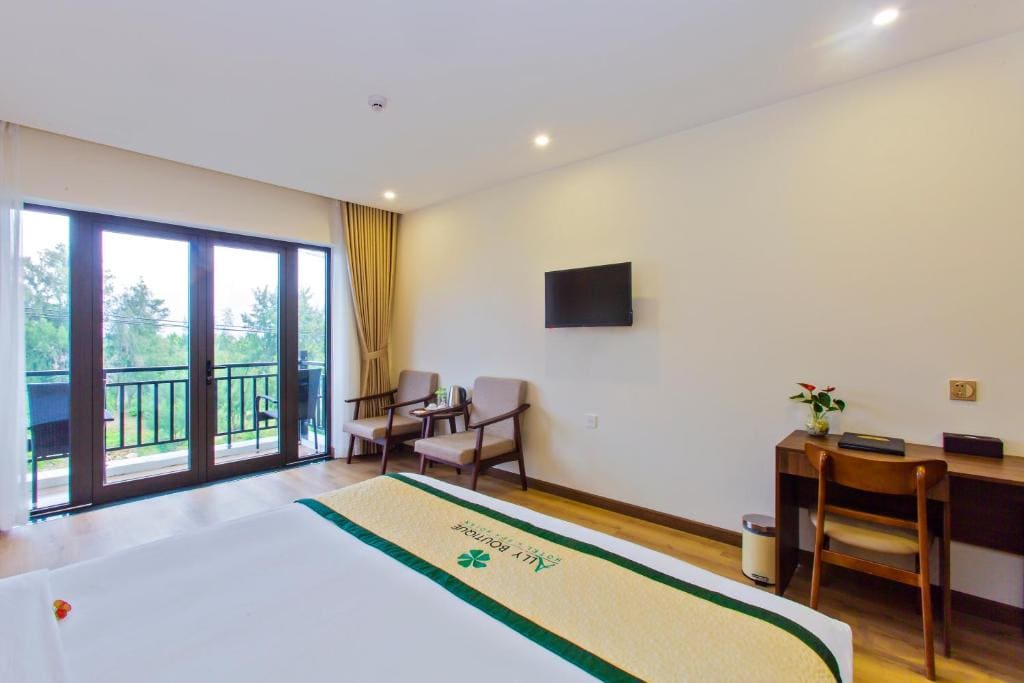 Deluxe Double Room with Bath room - Image 3