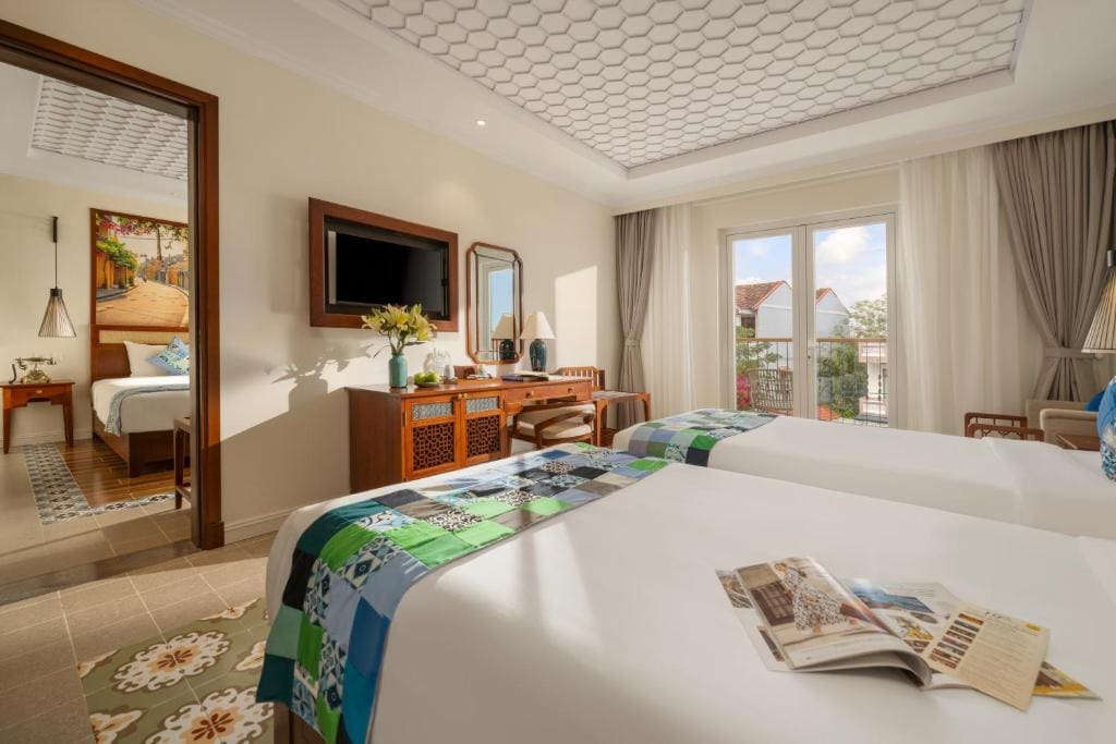Deluxe Room with City View and Balcony room - Image 1