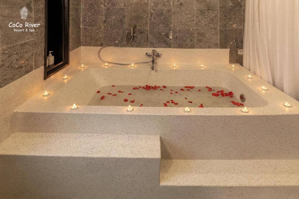 Honeymoon Suite room - Image 2