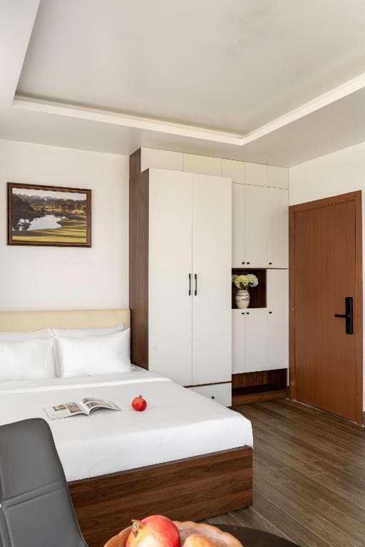 Queen Room with Balcony room - Image 2
