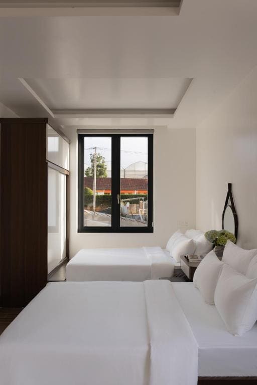 Family Room with Garden View room - Image 3