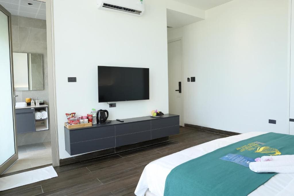 Deluxe Double Room with Balcony room - Image 2