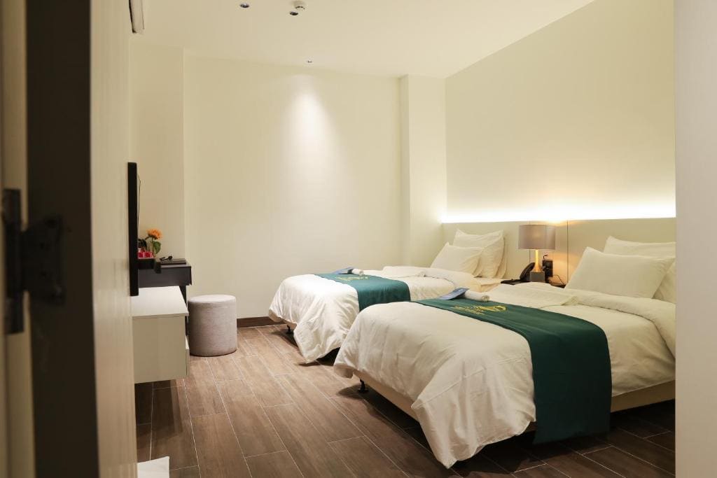 Superior Twin Room room - Image 1