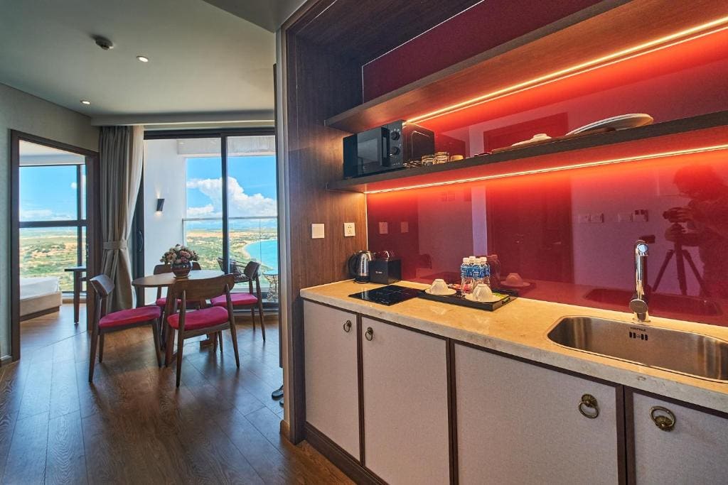 Suite with Sea View room - Image 3