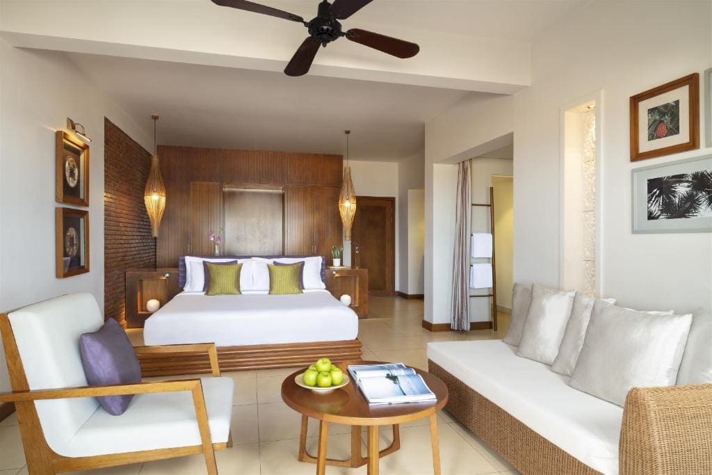 AVANI Junior Ocean Suite room - Image 1