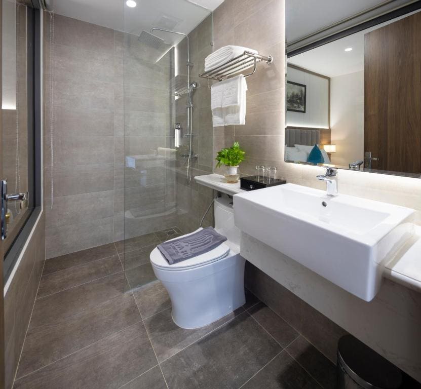 Double or Twin Room with Balcony room - Image 3