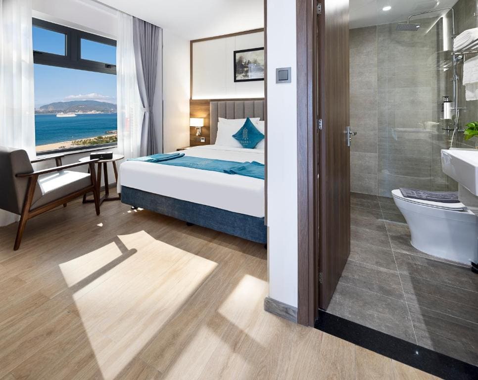Deluxe Double Room with Sea View room - Image 3