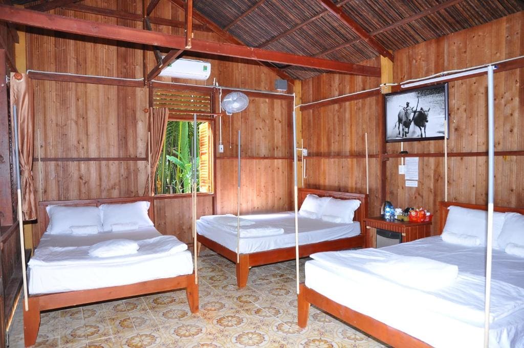 Deluxe Family Room room - Image 2