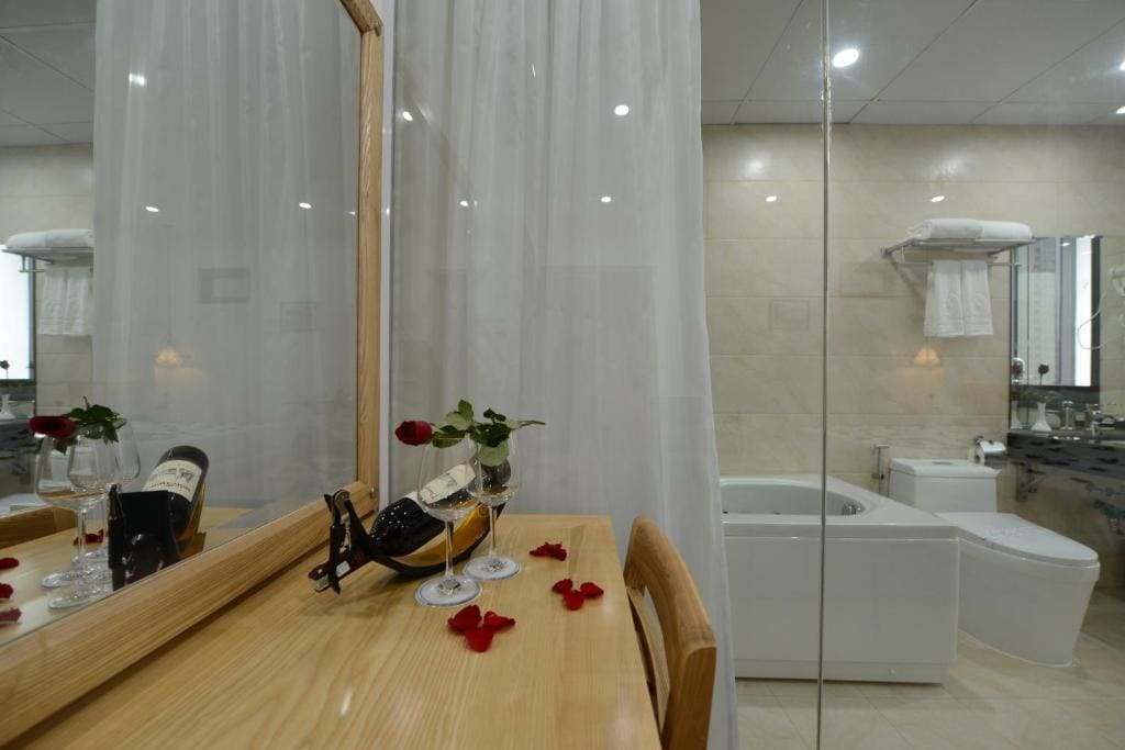Honeymoon Suite Room room - Image 3