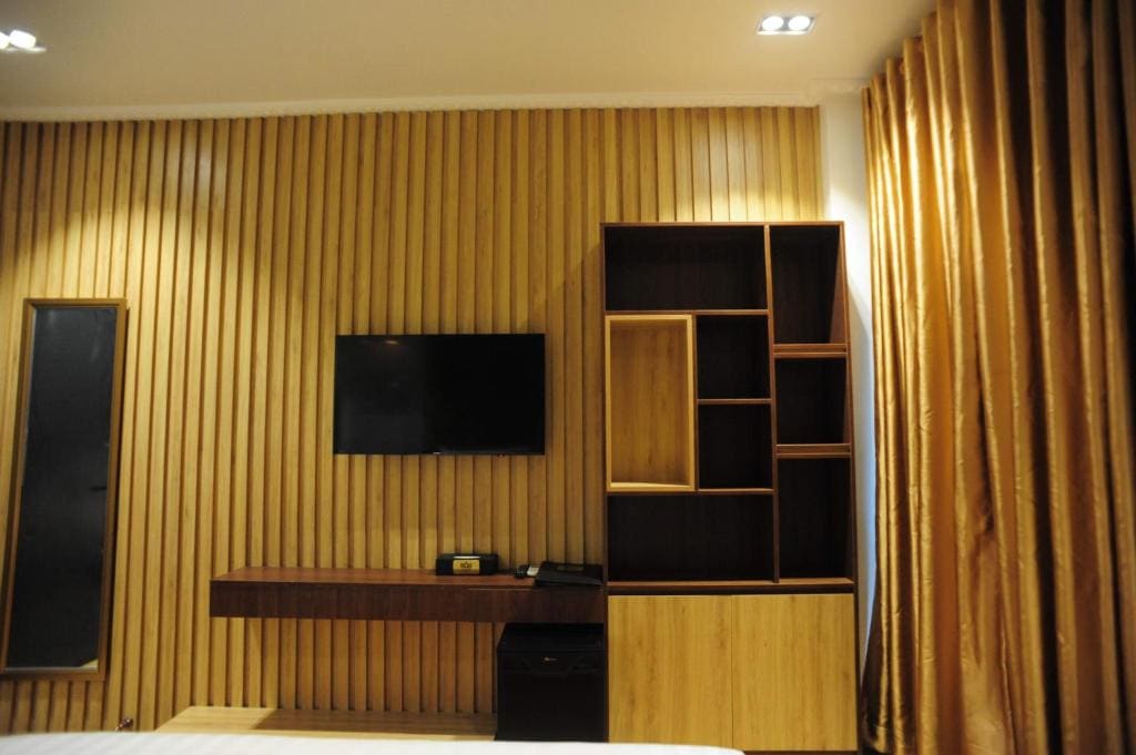 Double Room with Lake View room - Image 3