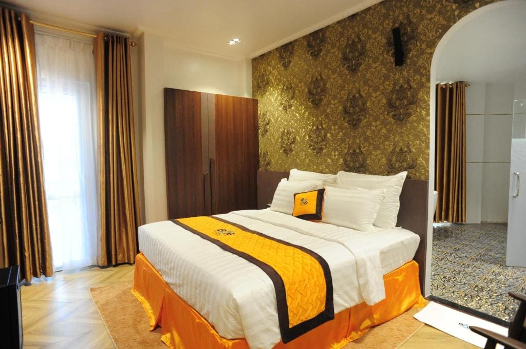 Double Room with Lake View room - Image 2