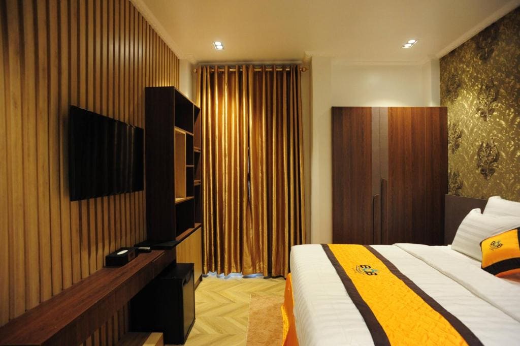 Double Room with Lake View room - Image 1