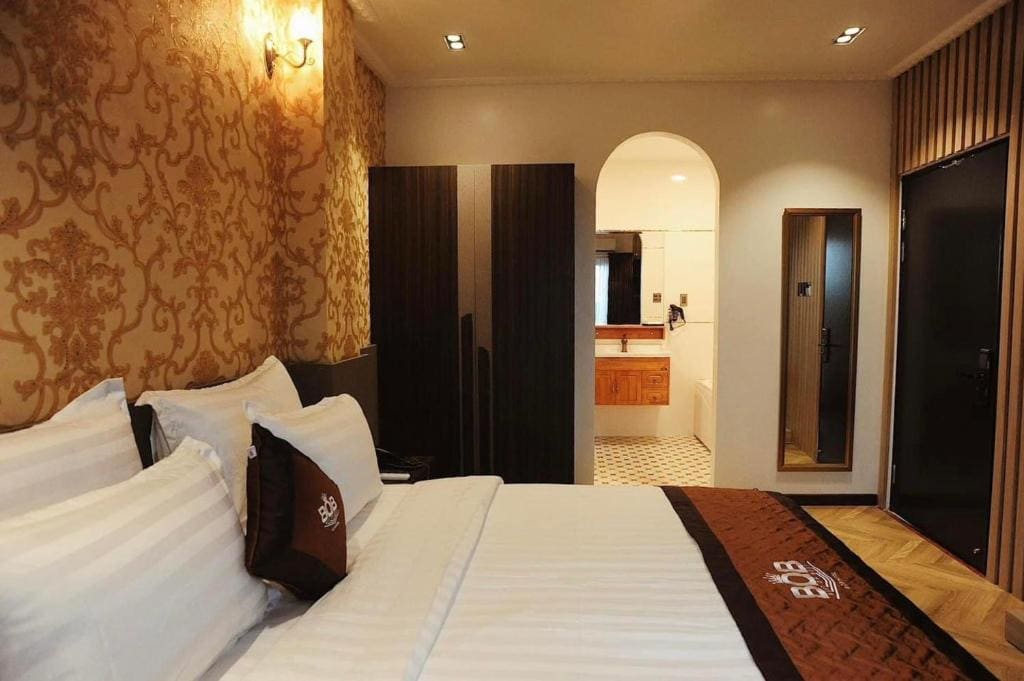 King Room with Lake View room - Image 1