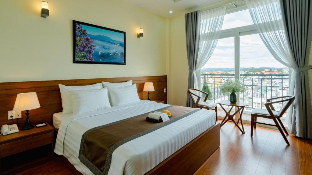 Double Room with Balcony room - Image 2