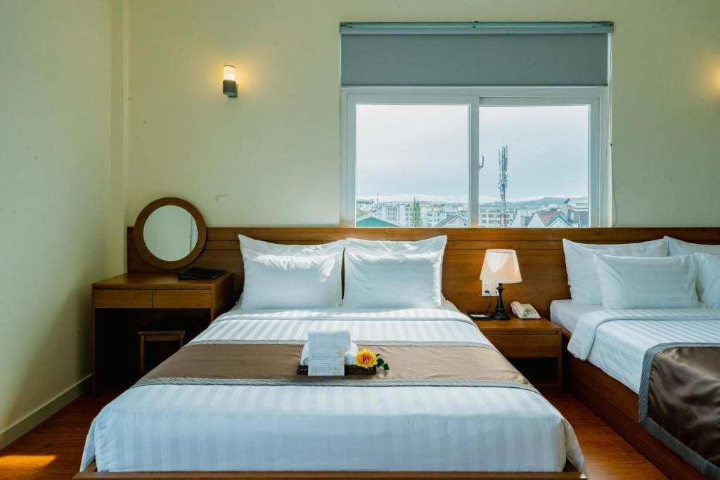 Family Room with Balcony room - Image 1