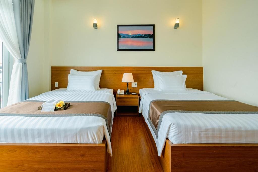 Superior Twin Room with City View room - Image 3
