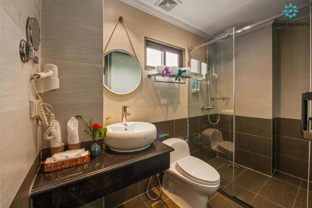 Junior Suite with City View room - Image 3