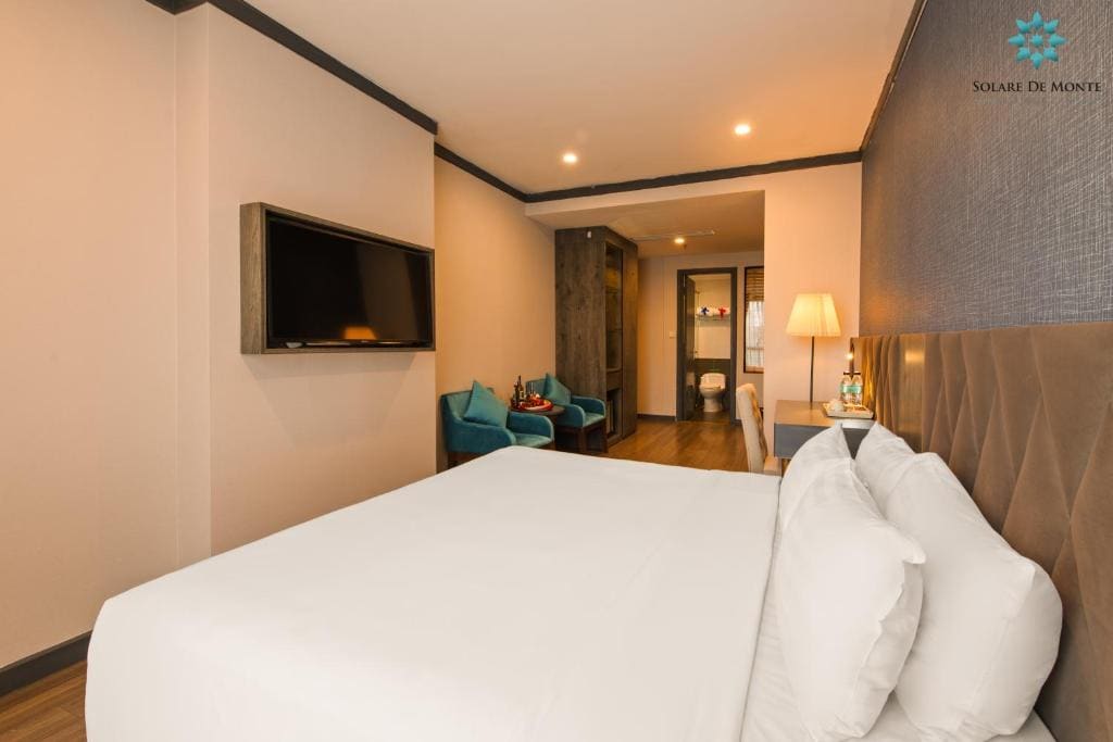 Premier City View with Bathtub room - Image 1