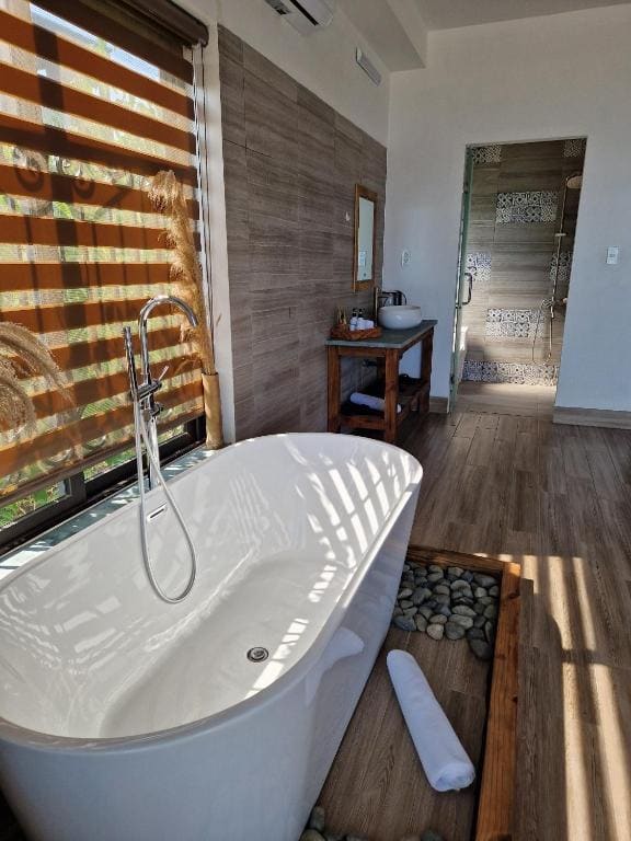 Triple Room with Sea View room - Image 1