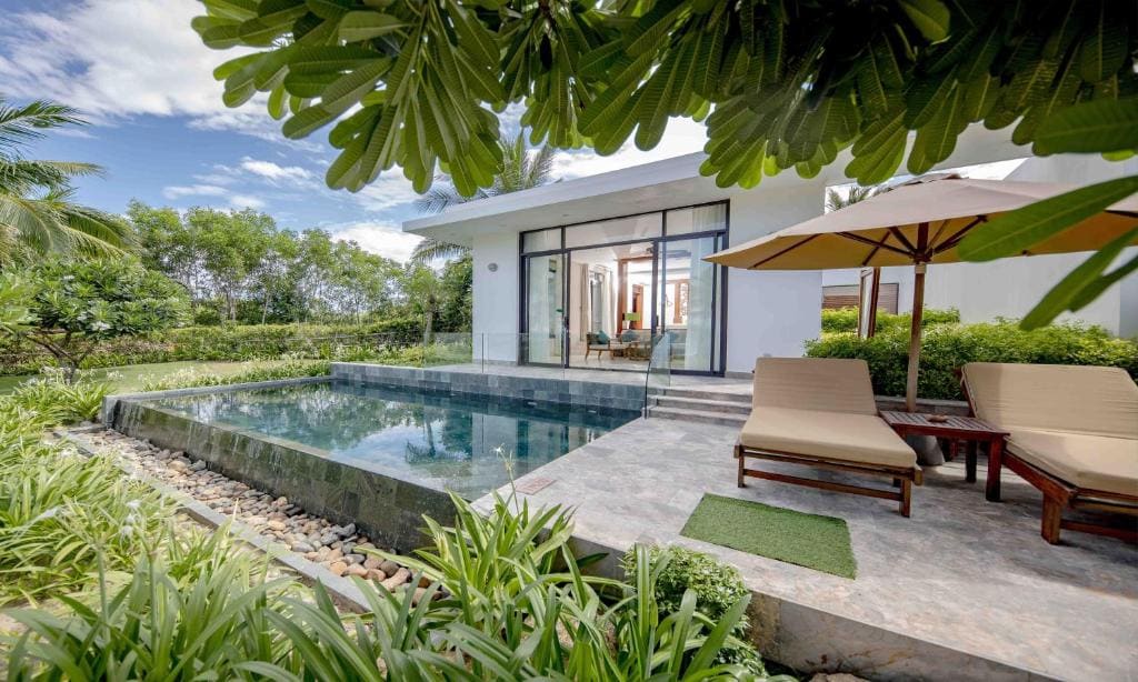 Beach Front Villa with Private Pool room - Image 1