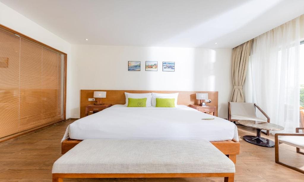 Deluxe Double Room with Bath room - Image 2