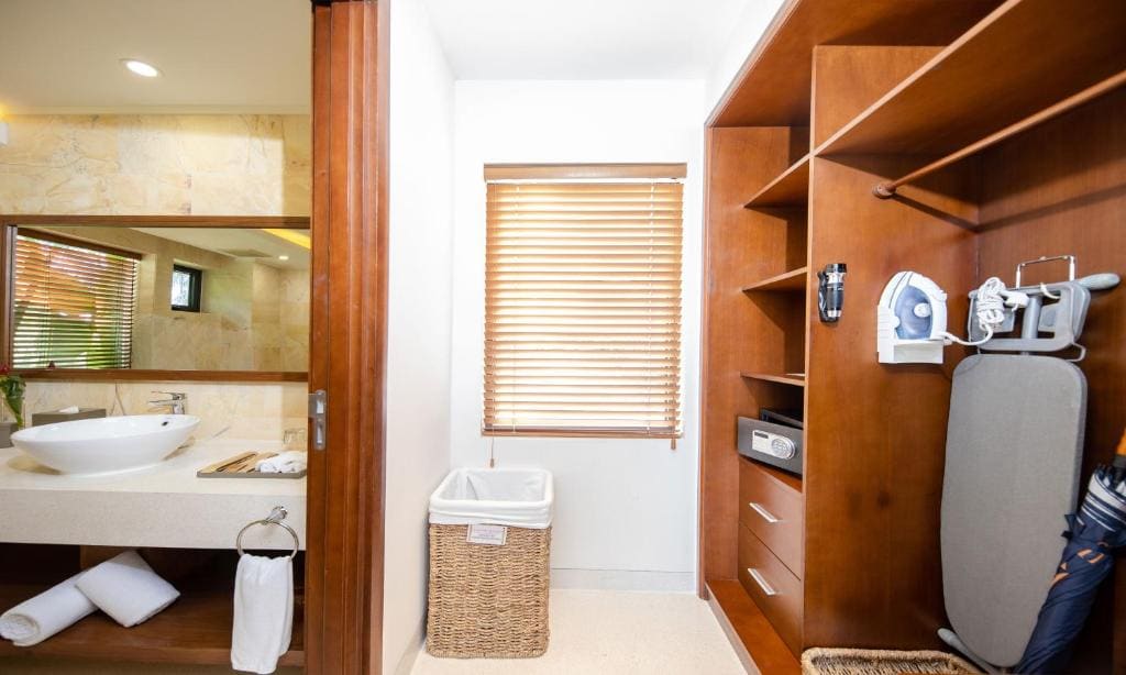 Bungalow room - Image 2