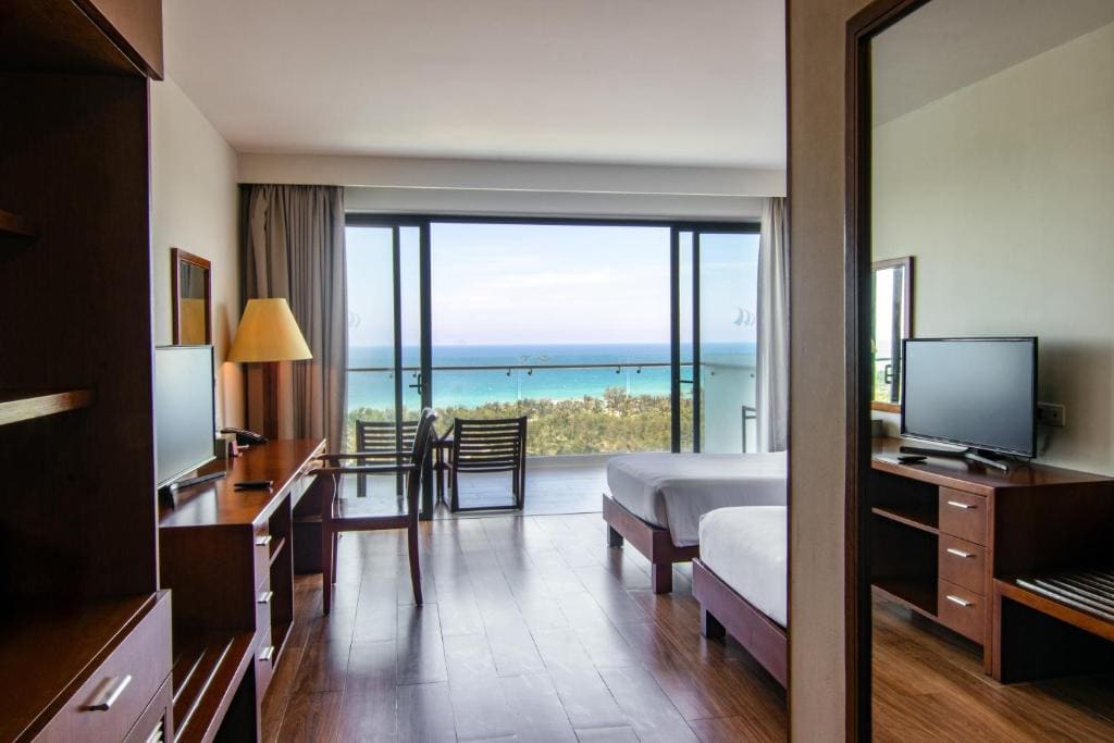 Deluxe Twin Room with Sea View room - Image 1