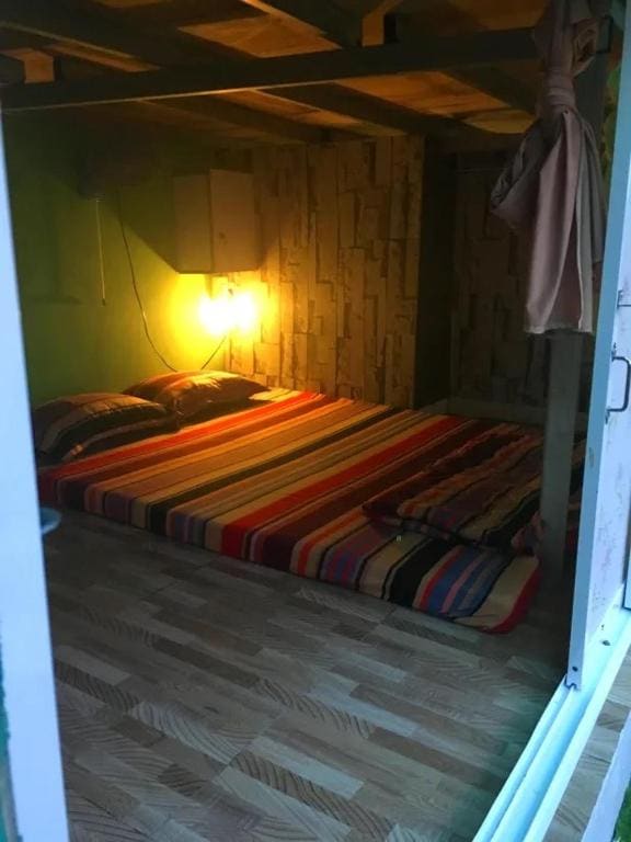 Single Room with Shared Bathroom room - Image 1