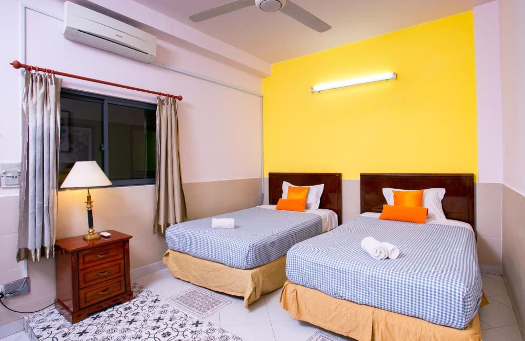 Twin Room with Shared Bathroom room - Image 2