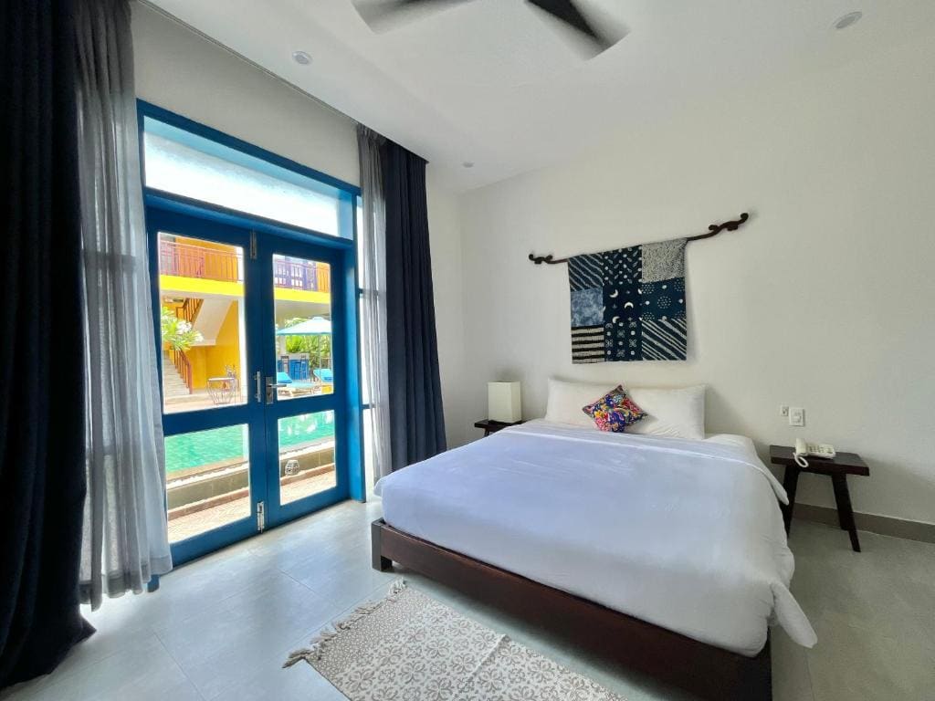 Double Room with Pool View room - Image 3