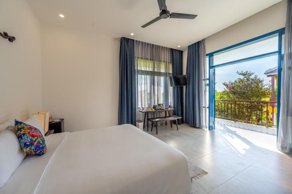 Deluxe Double Room with Balcony room - Image 1
