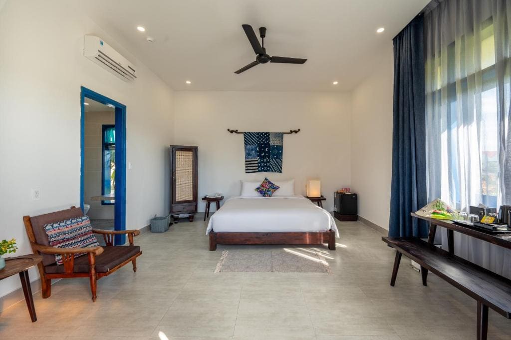 Deluxe Double Room with Balcony room - Image 3